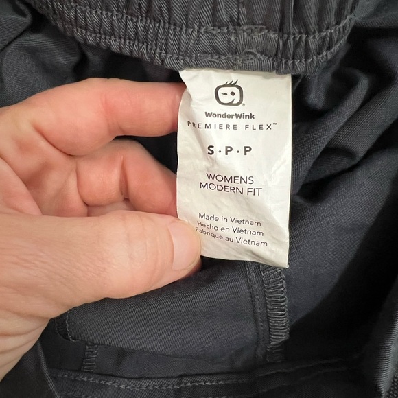 Wonderwink women’s gray Jogger scrub pants. Size small, petite - Picture 3 of 5